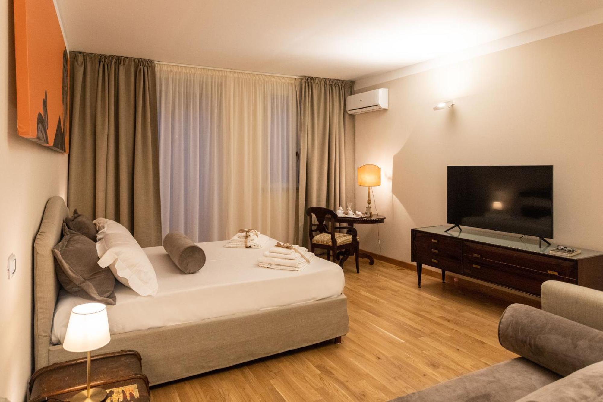 Divisi & Guest house